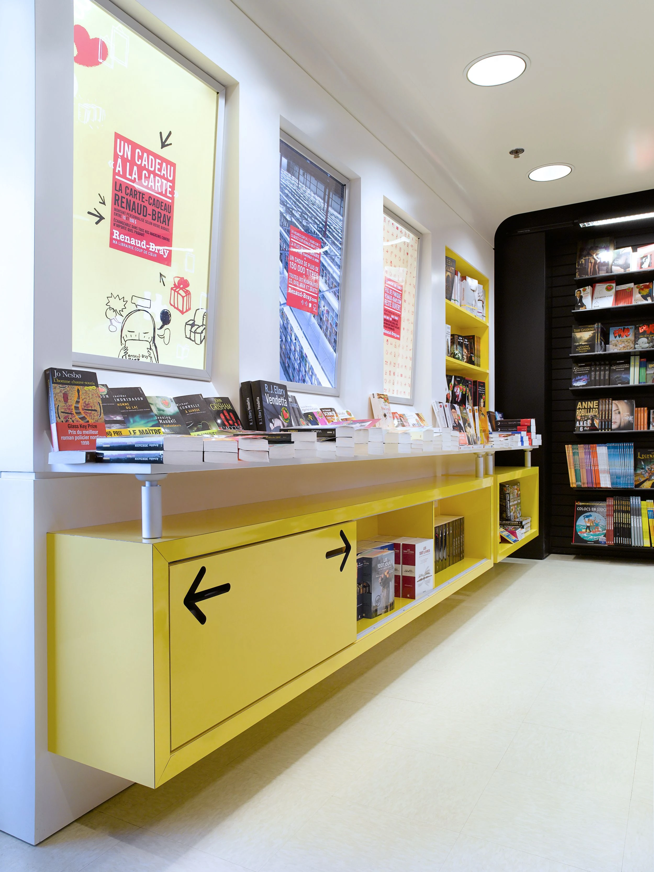 Photo d'un étalage dans une boutique Renaud-Bray